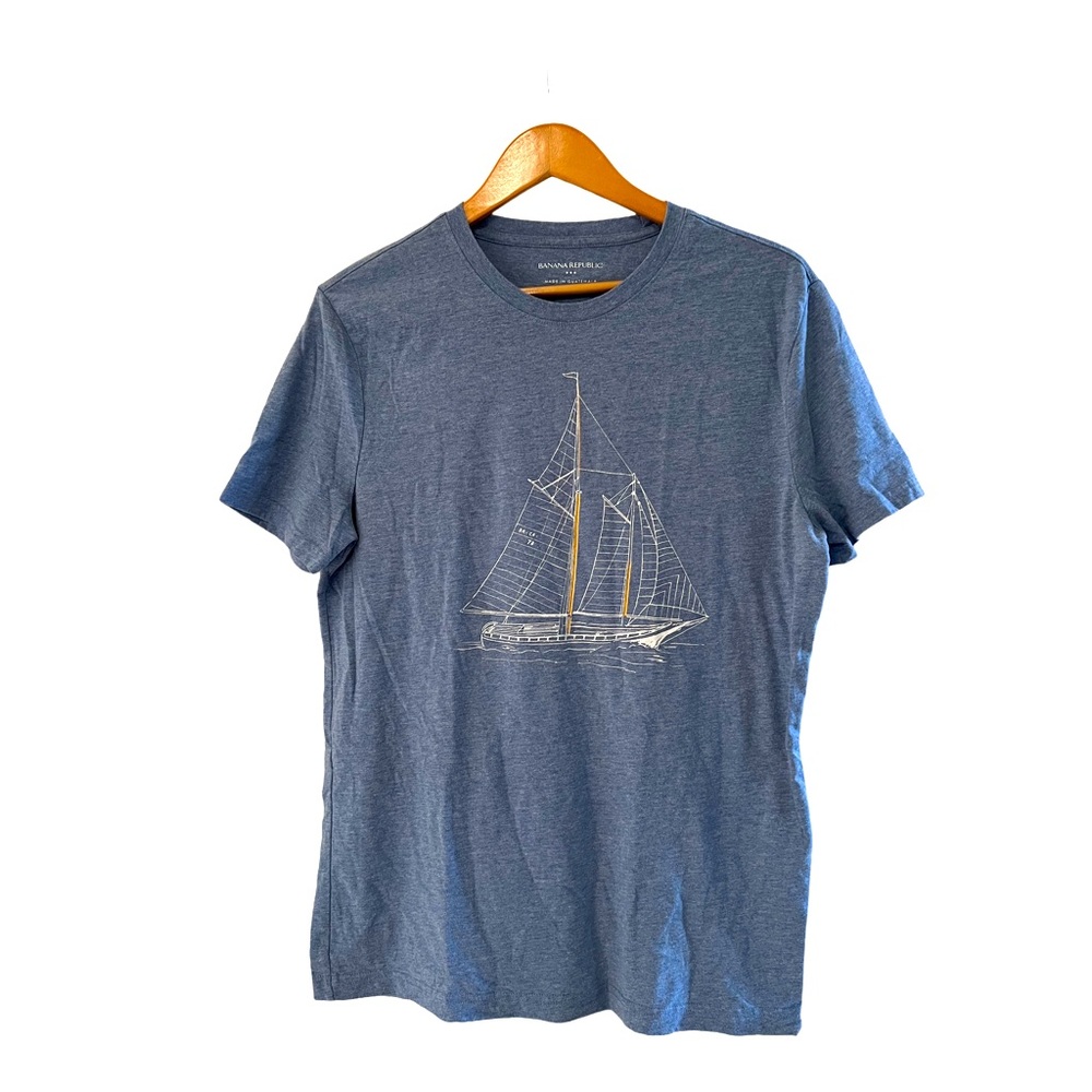 Men’s banana republic t-shirt sailboat Medium
